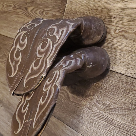 Pointed boots - Picture 2 of 3